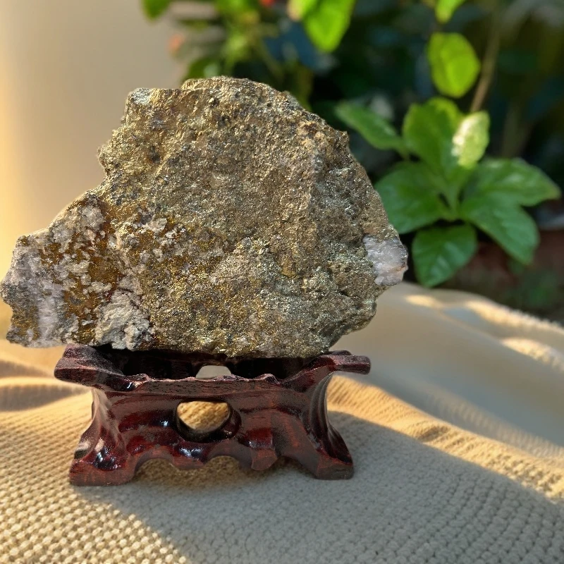 精美金矿石桌面摆件