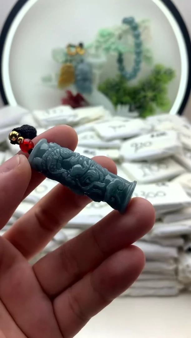 翡翠未镶嵌颈饰龙柱