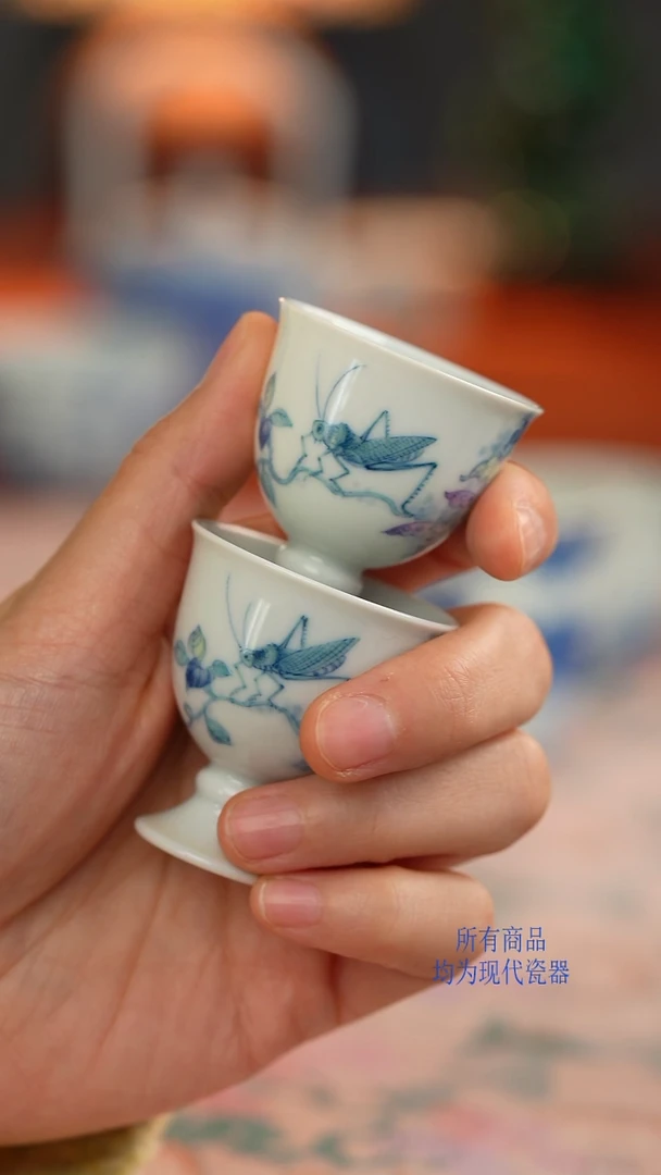 P*斗彩蚂蚱小酒杯一对