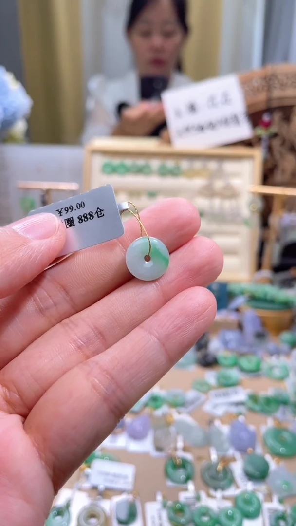 翡翠未镶嵌颈饰甜甜圈