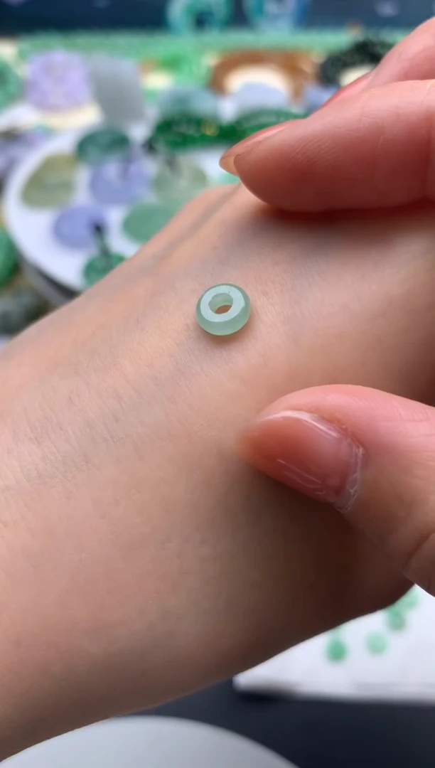 定制翡翠未镶嵌翡翠多样性发