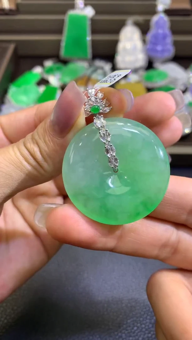 翡翠18K金镶嵌颈饰翡翠A货