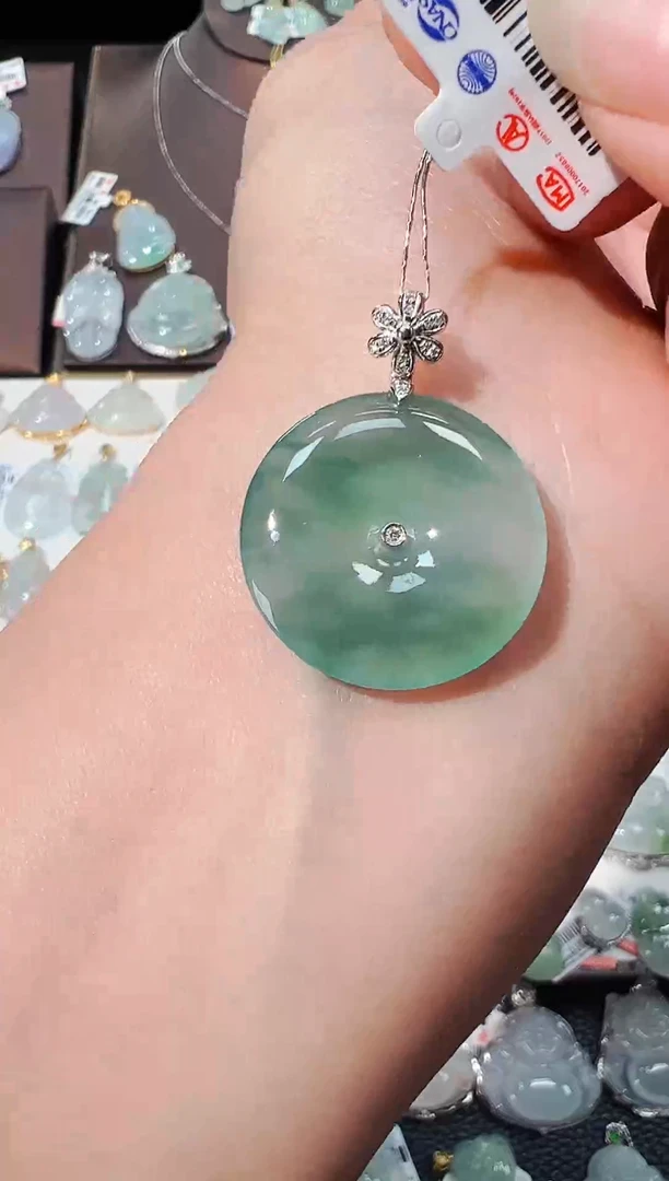 【闪购商品】翡翠吊坠(不含链)18K金镶嵌平安扣吊坠72A