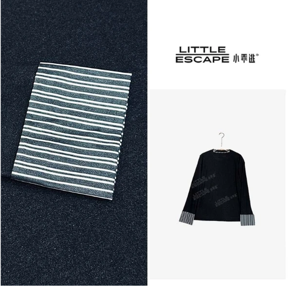 小乖逃时尚深灰T恤黑色条纹袖格子百搭款黑色打底两边开叉N95157