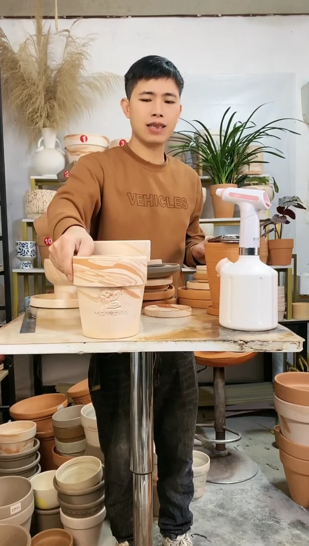 【闪购商品】红陶14.5*16玛奇朵反比例 1盆无托