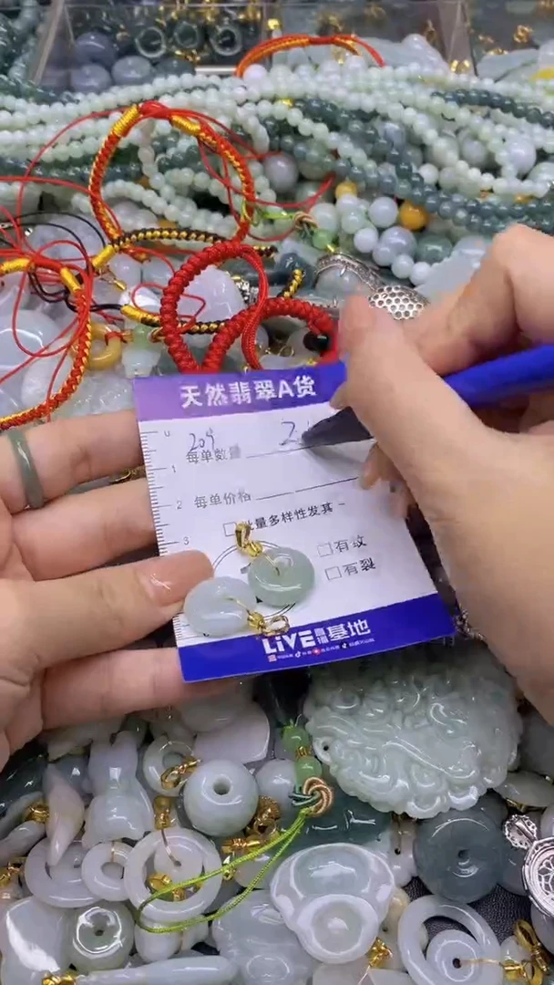 翡翠未镶嵌颈饰天然翡翠A货吊坠批量多样性发其一