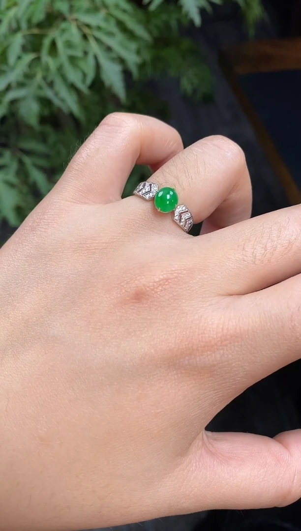 18K金镶嵌戒指翡翠翡翠戒指