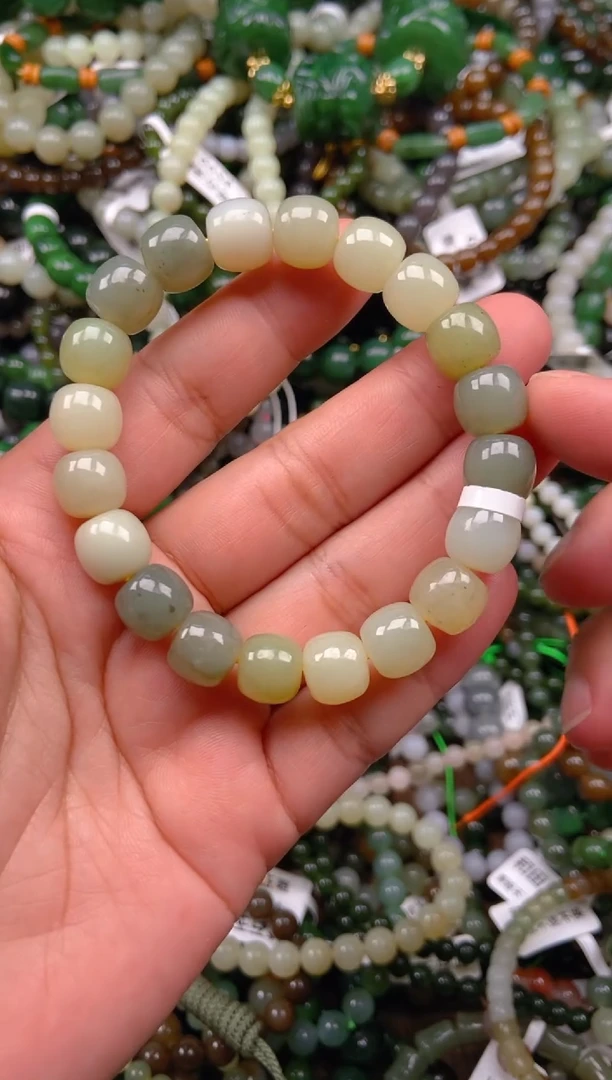 和田玉未镶嵌颈饰1