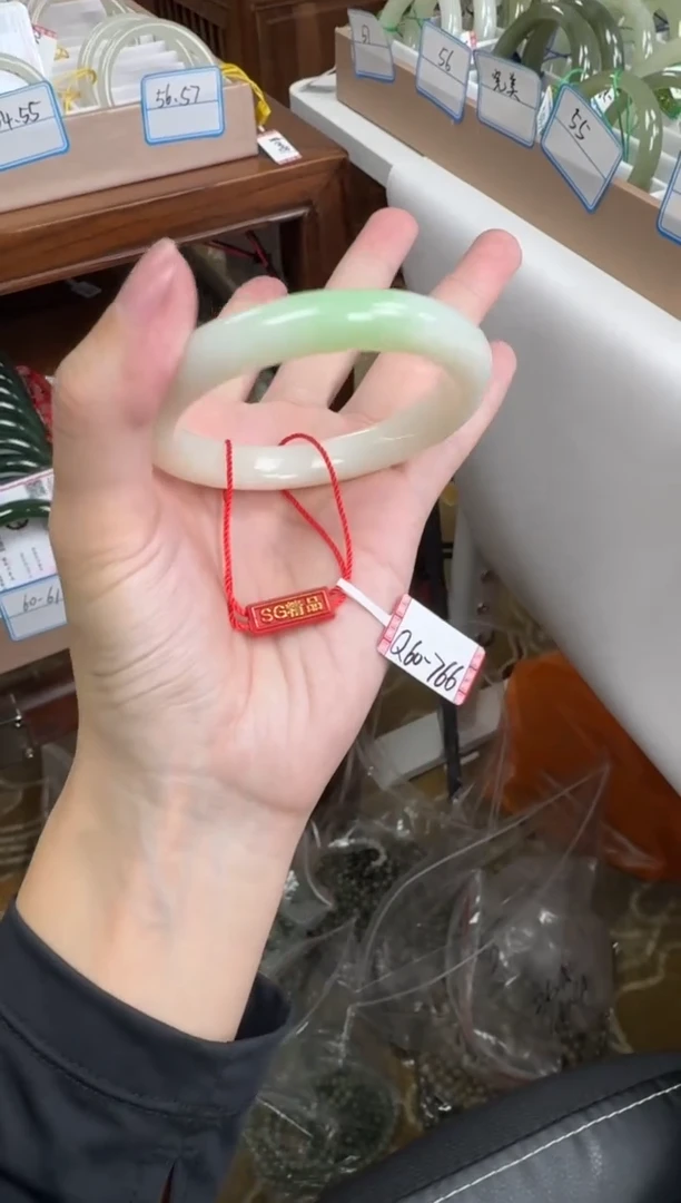 未镶嵌手镯和田玉60