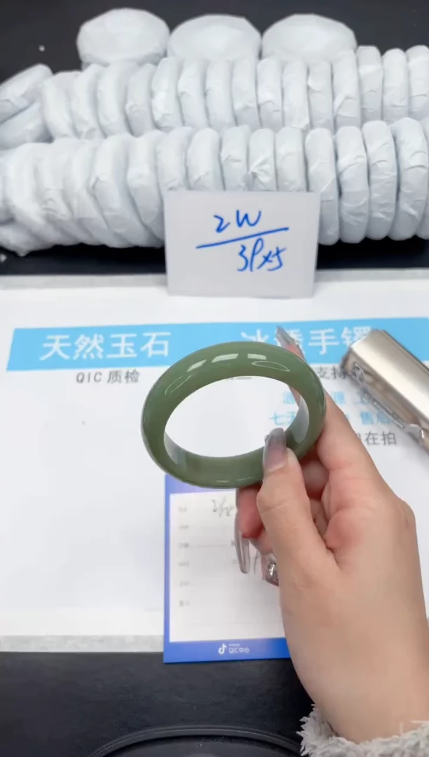 【闪购商品】石英质玉手镯未镶嵌212-57