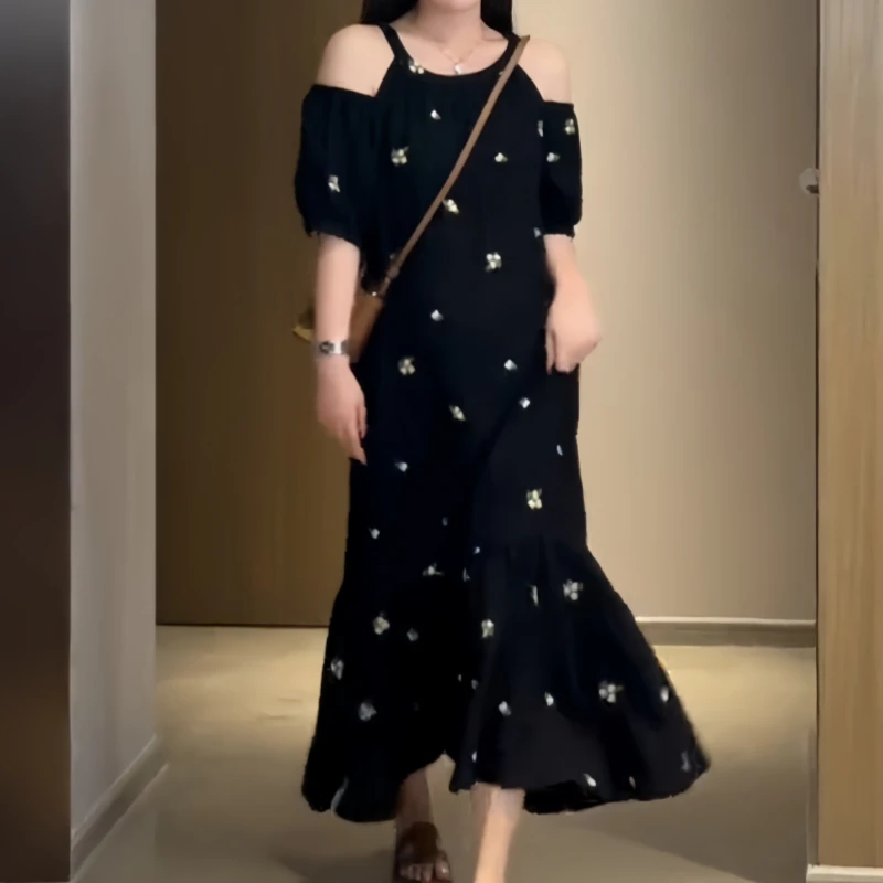 初秋法式气质高级赫本风气质黑色连衣裙设计感收腰海边度假露肩裙