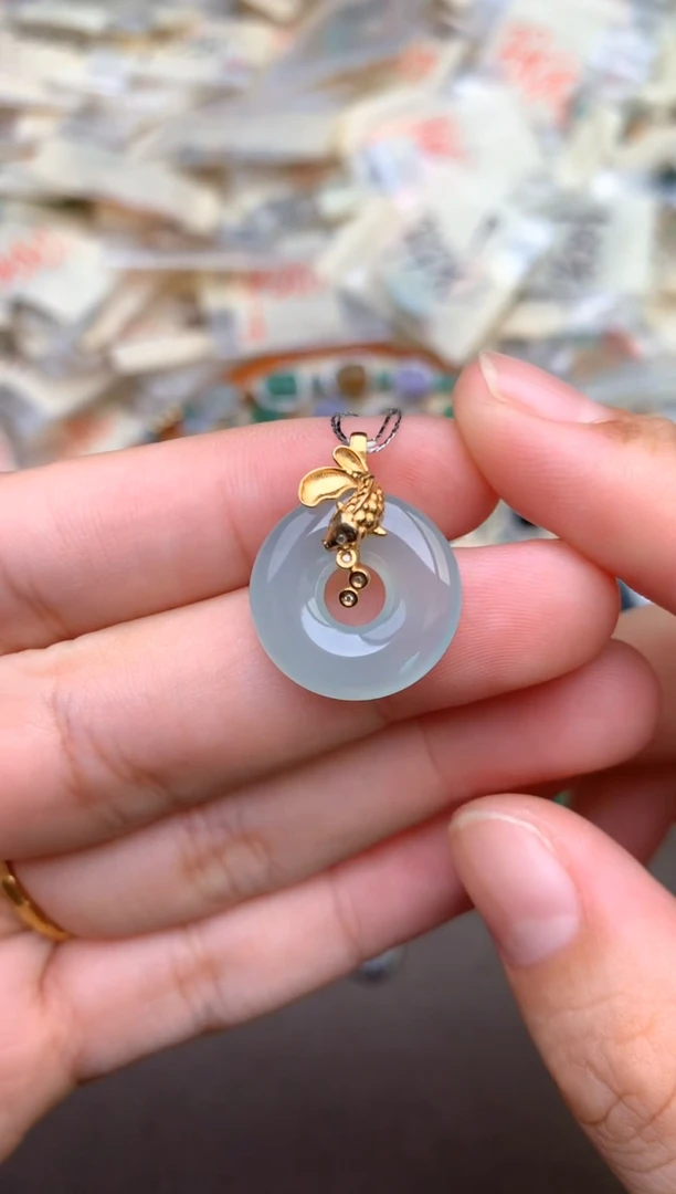 18K金镶嵌挂件翡翠—