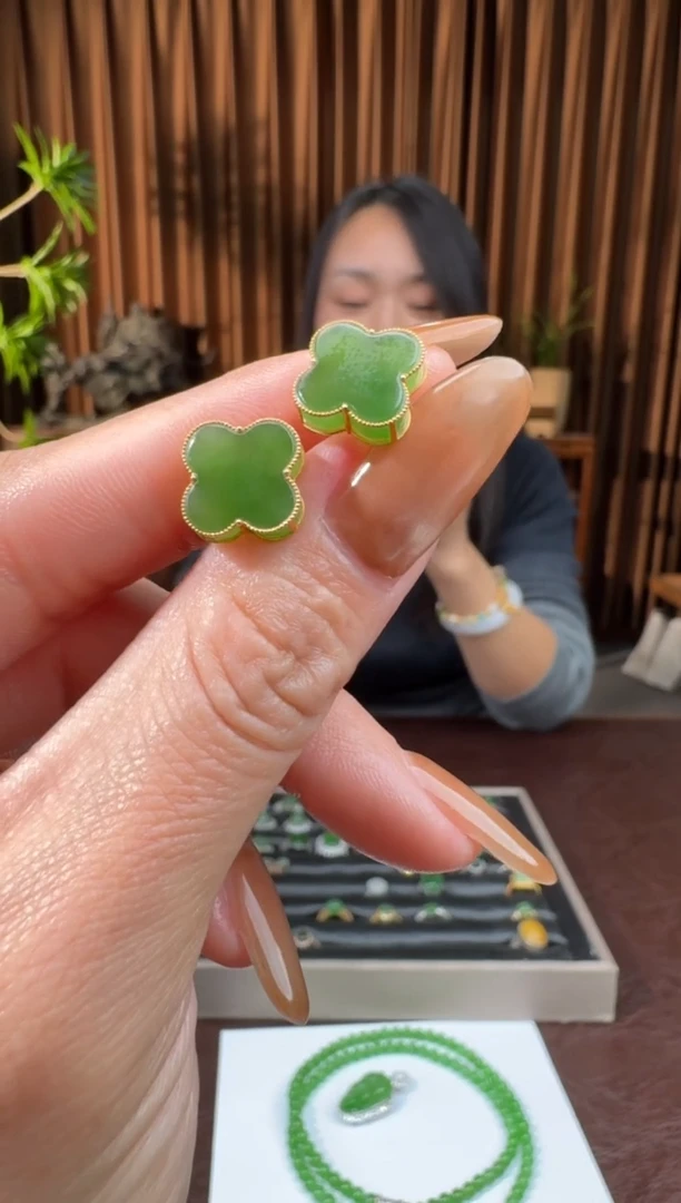 颈饰18K金镶嵌和田玉44李玲12.17多样性拍一发一