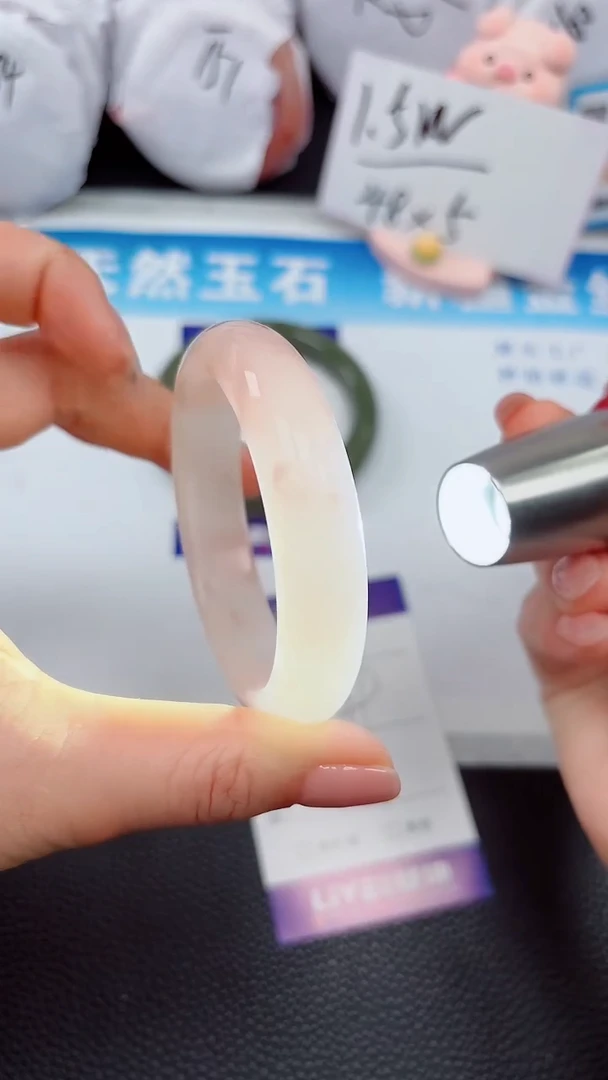 【闪购商品】石英质玉手镯未镶嵌90