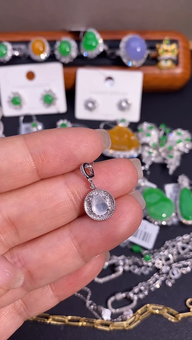 【闪购商品】翡翠颈饰18K金镶嵌万能扣吊坠