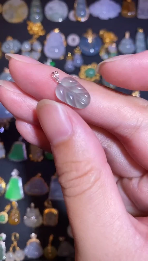 翡翠18K金镶嵌颈饰天然A货翡翠