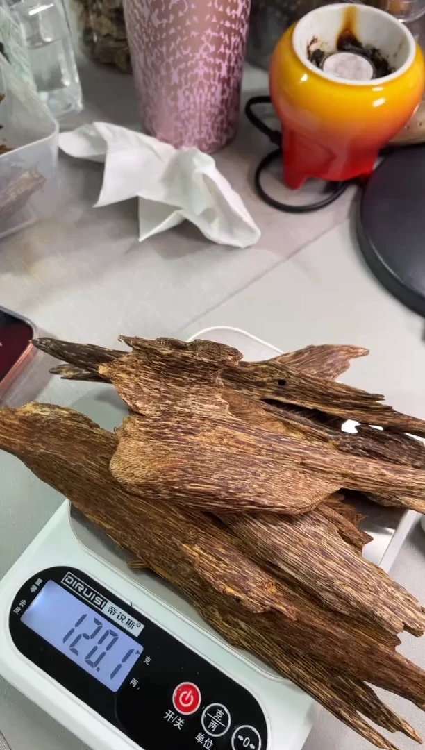 沉香沉香碎屑可****蓝沉香  越南芽庄