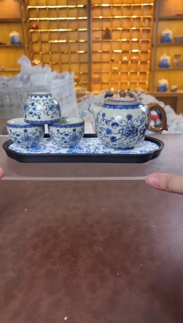 瓷片鸣盏居11111缠枝莲壶+3杯+茶盘