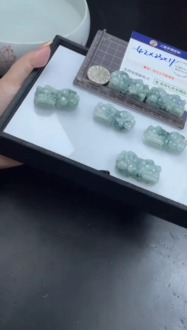 【闪购商品】翡翠挂件未镶嵌飘花貔貅FL70@CP多样性发其一配绳