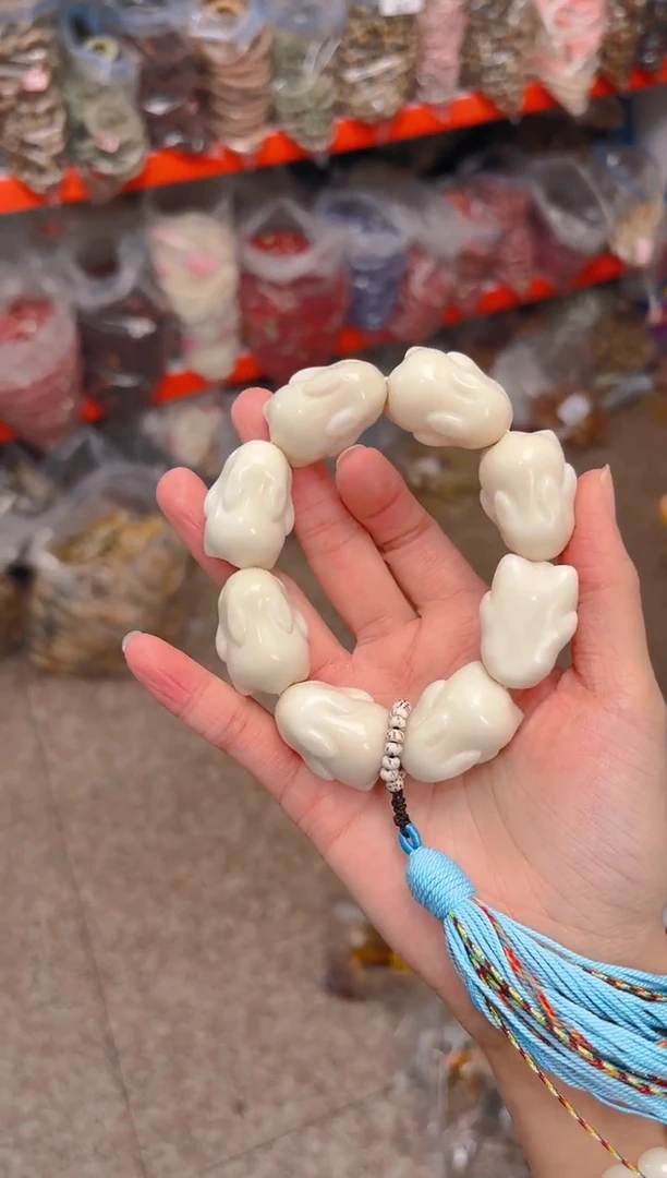 吊坠菩提根/象牙果白色趴趴兔手持