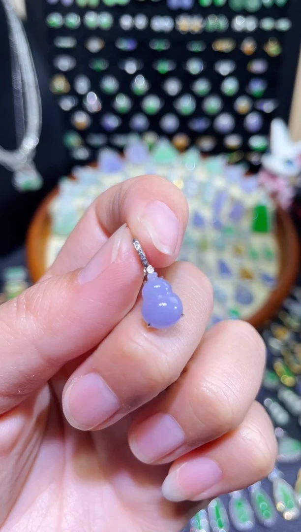 颈饰18K金镶嵌翡翠冰粉紫葫芦提溜