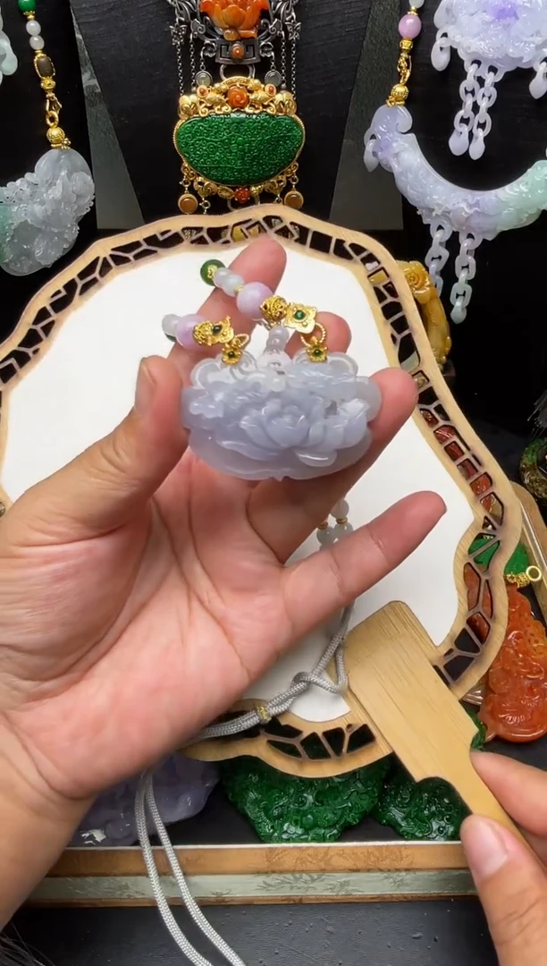 颈饰未镶嵌翡翠吊坠