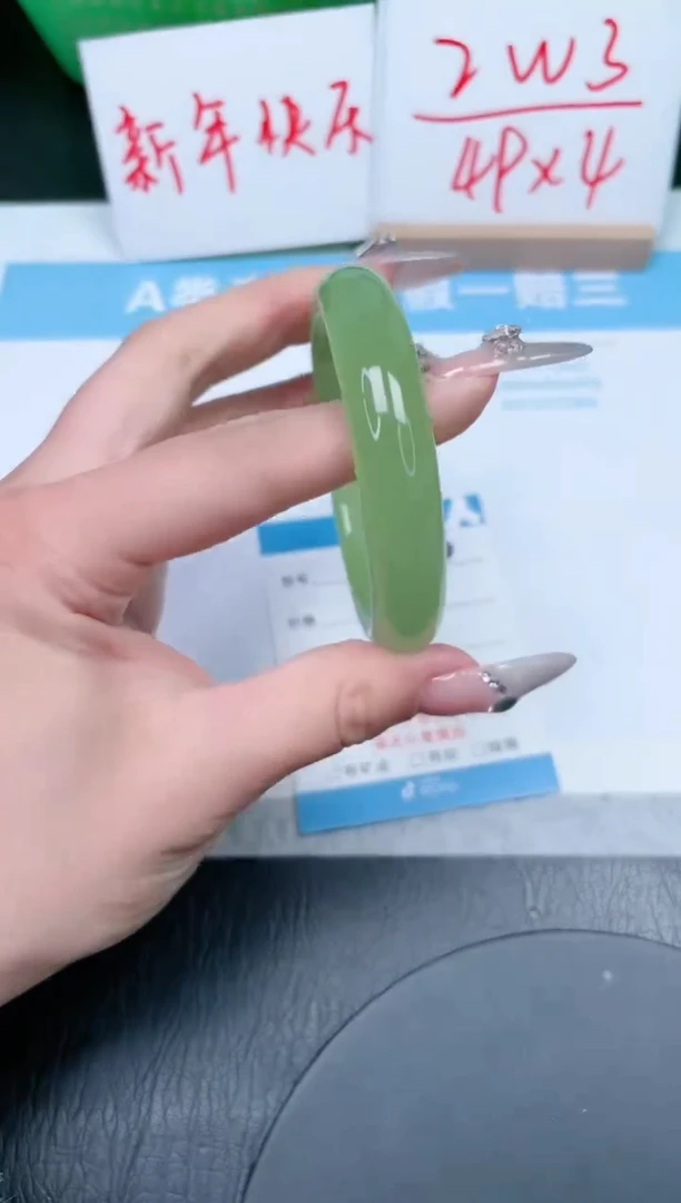 【闪购商品】石英质玉手镯未镶嵌320-55