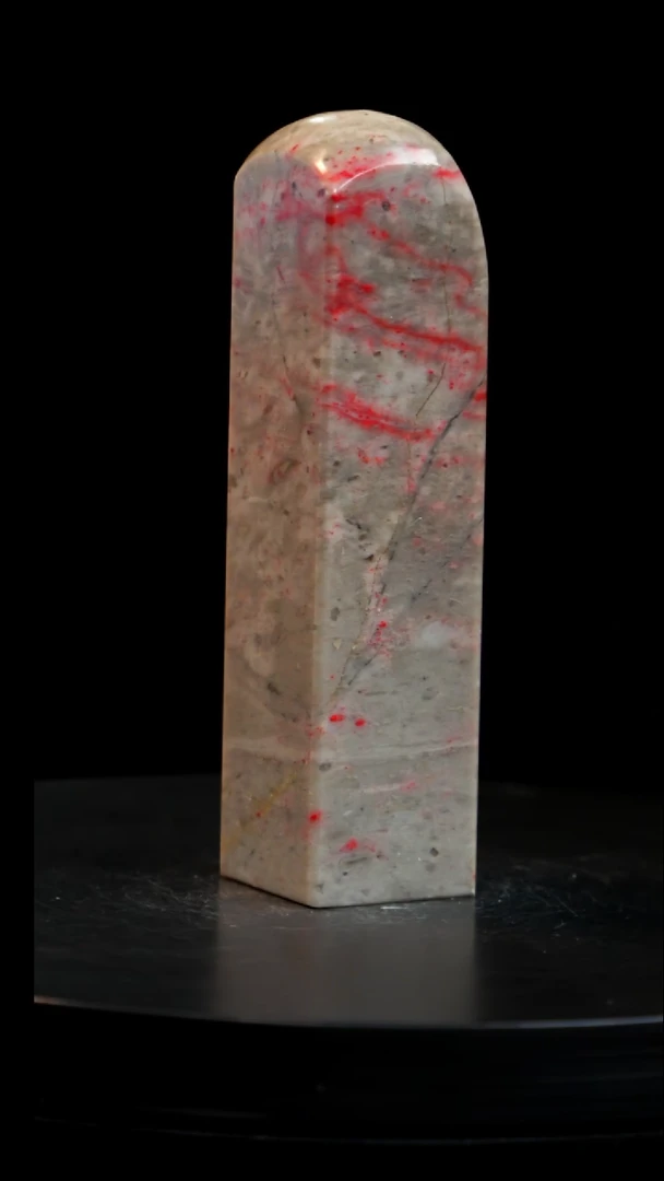 鸡血石牛角鸡血石