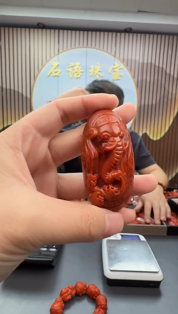 未镶嵌雕刻南红玛瑙131ZB1126产品一个