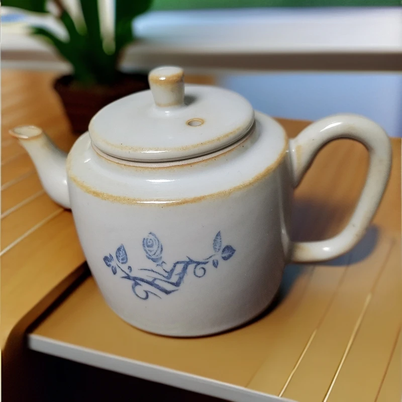 草木灰青花釉下彩德钟壶      容量100cc