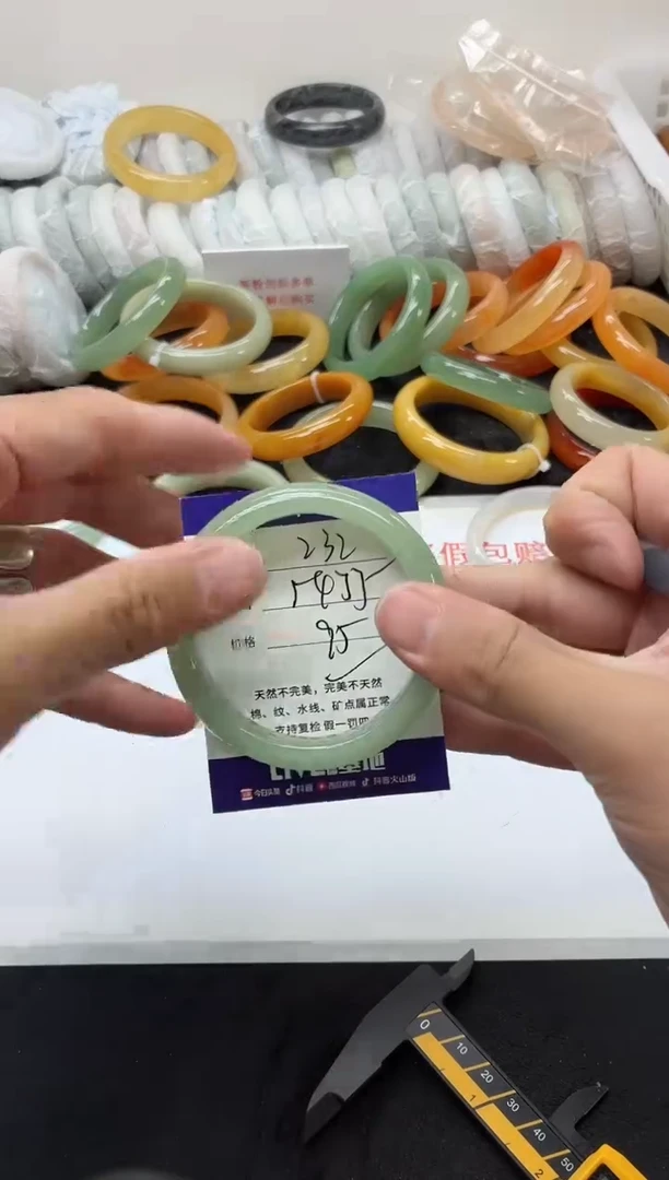 未镶嵌手镯石英质玉232