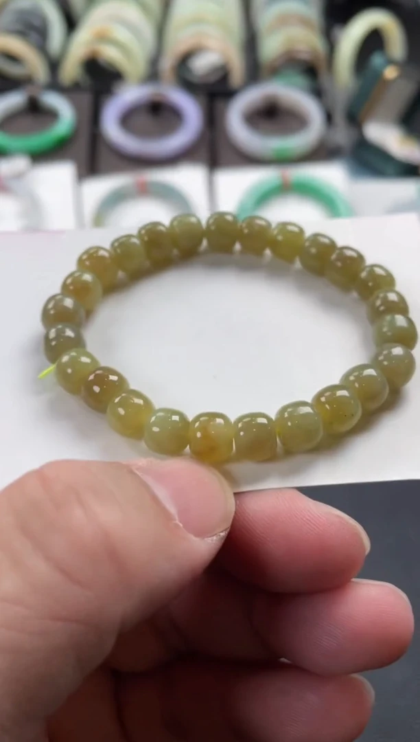 【闪购商品】翡翠颈饰未镶嵌有纹裂