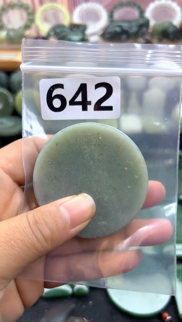 未镶嵌和田玉珠宝半成品镯芯