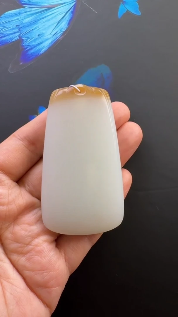 颈饰未镶嵌和田玉吊坠