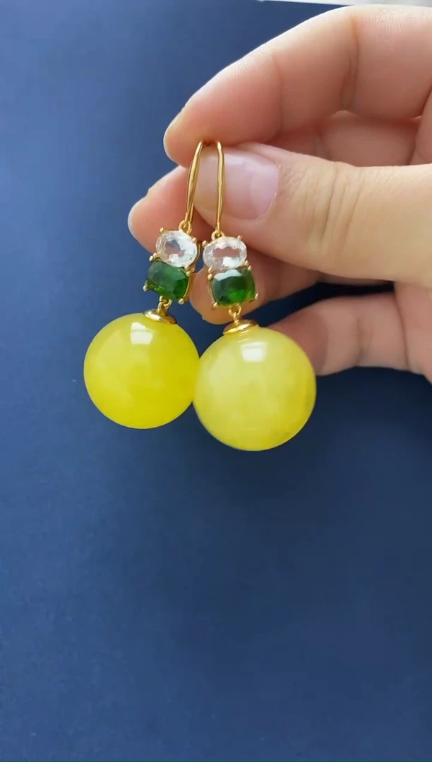 裸石琥珀未镶嵌耳坠