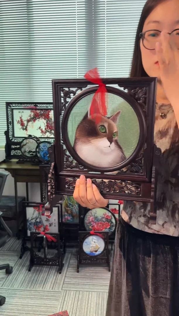 织绣以芊手扇摆台