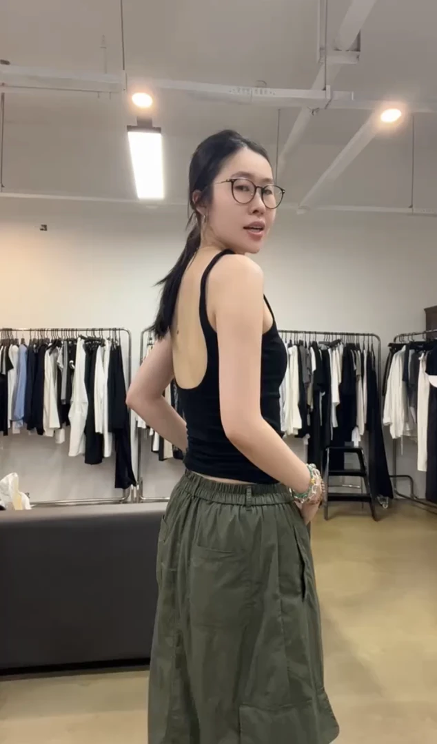 欧货2025新款方领固定一体杯美背显瘦辣妹性感大U背吊带背心上衣