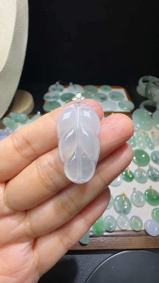 吊坠(不含链)18K金镶嵌翡翠树叶尺寸32*17.9*4.3mm