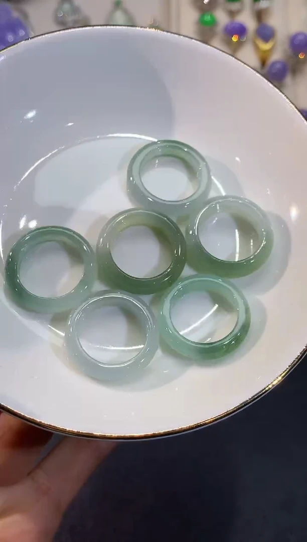 翡翠未镶嵌戒指L多样性发其一