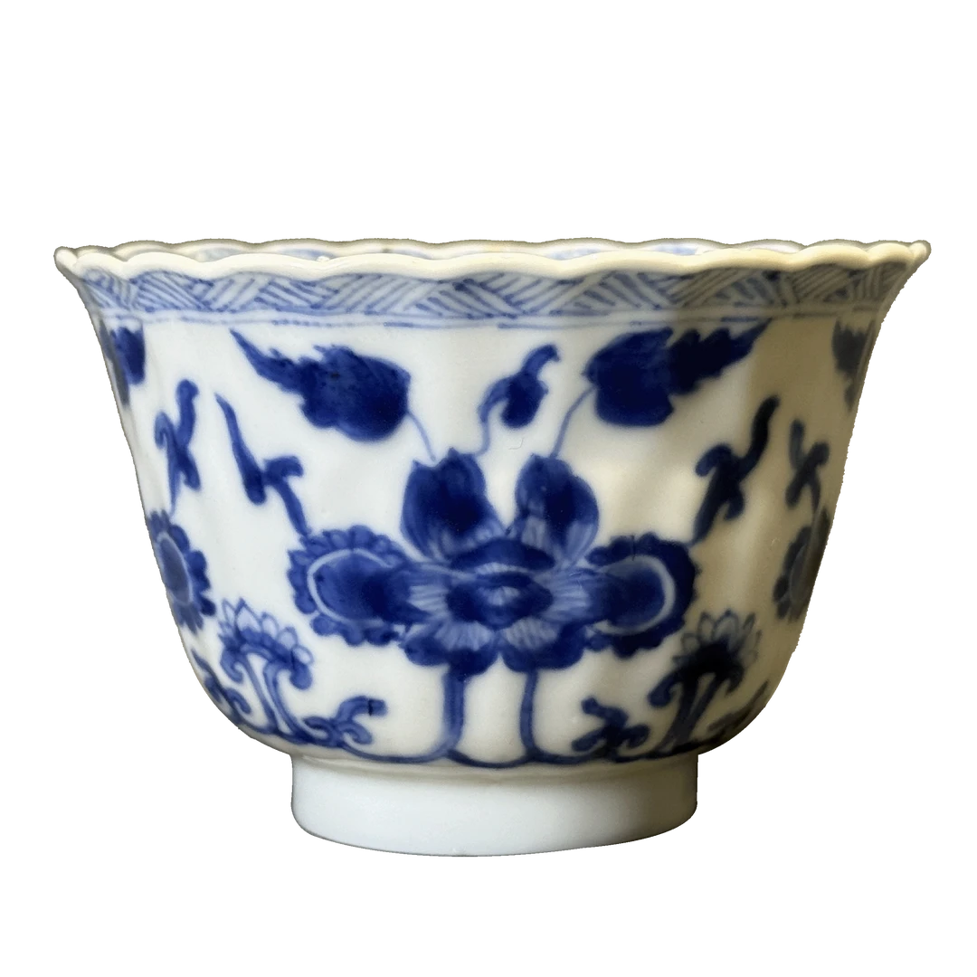 25031013t青花花卉纹花口杯