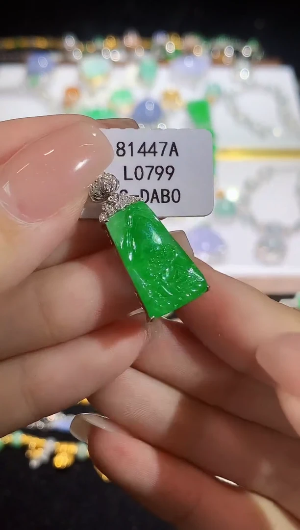 翡翠18K金镶嵌吊坠(不含链)L0799多样性发其一
