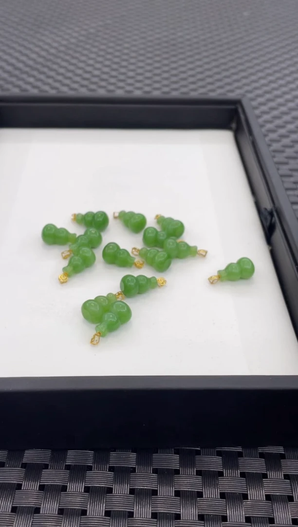 吊坠(不含链)18K金镶嵌和田玉葫芦（多样性发一件）D3331-1