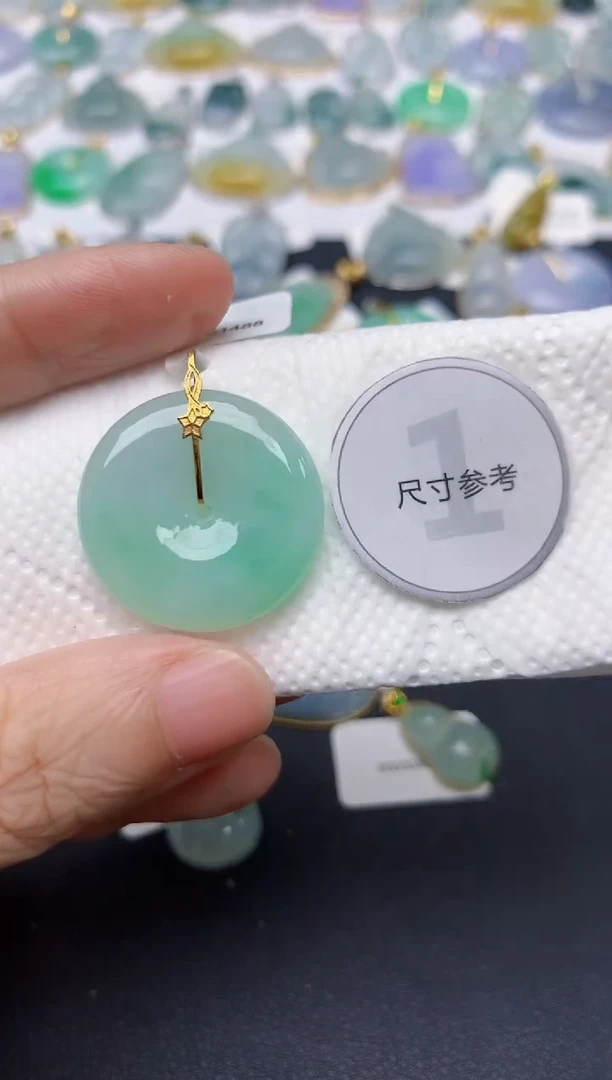 翡翠18K金镶嵌颈饰天然缅甸A货翡翠