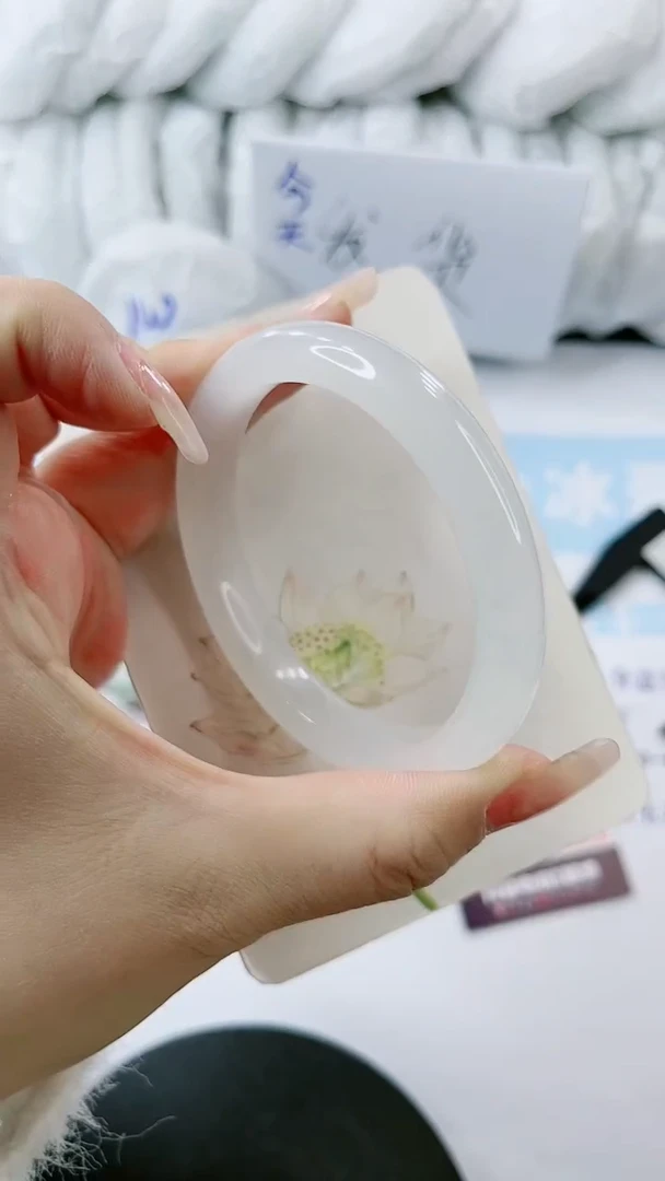 【闪购商品】石英质玉手镯合金多样性发货V156