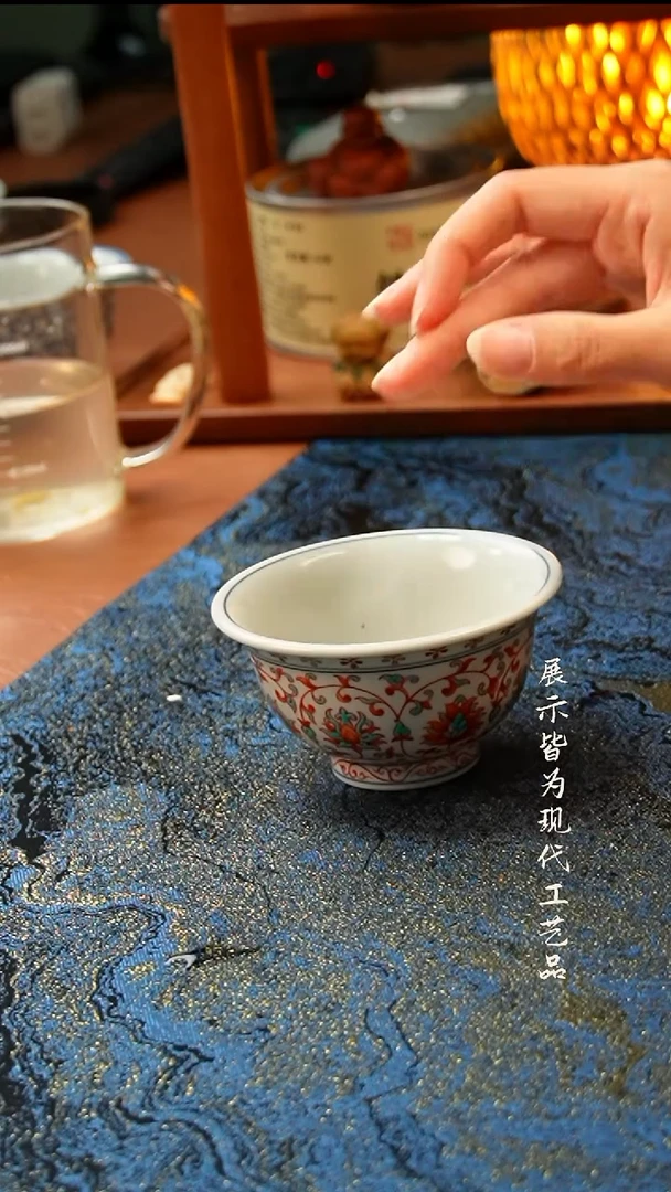 红绿彩景德镇缠枝莲压手杯