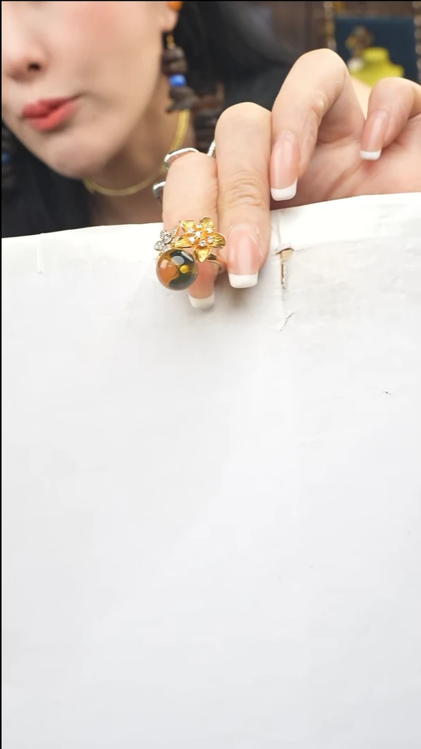 未镶嵌琥珀戒指多人