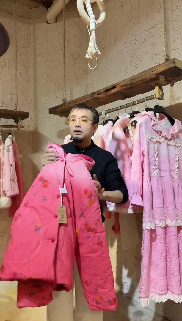 粉11111111111111111111111111深粉连帽