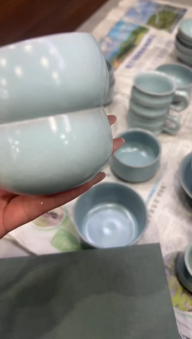 杯仿古月白小罗汉杯一对大瑕