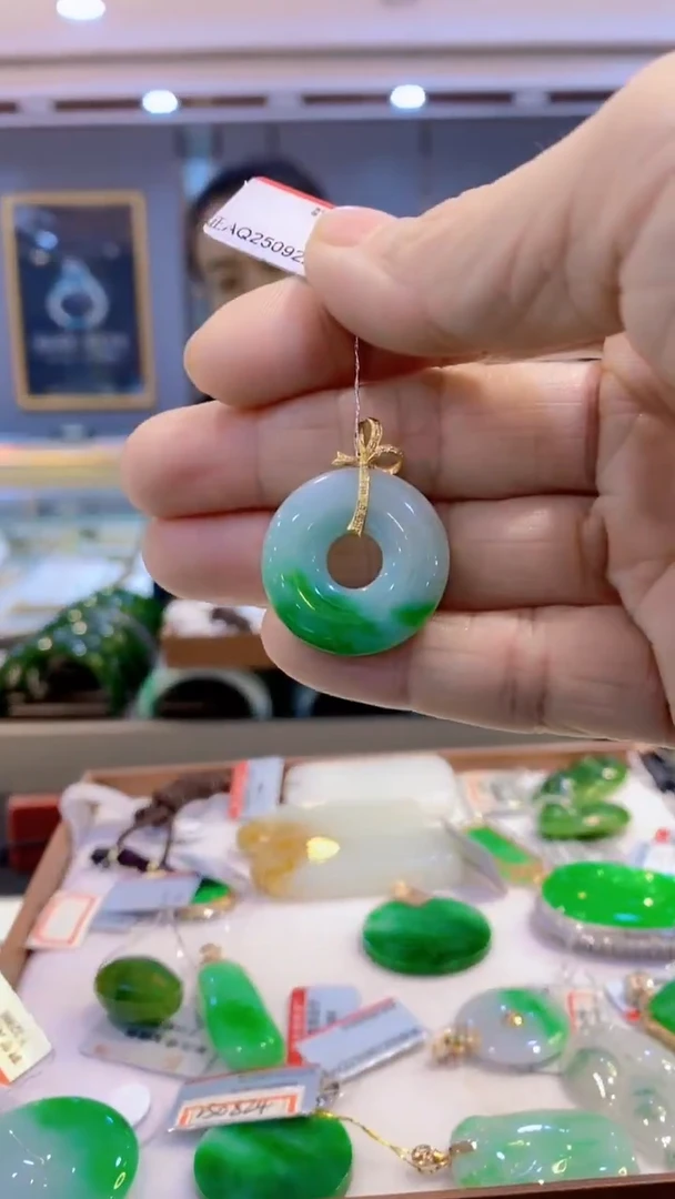 颈饰未镶嵌翡翠翡翠挂件