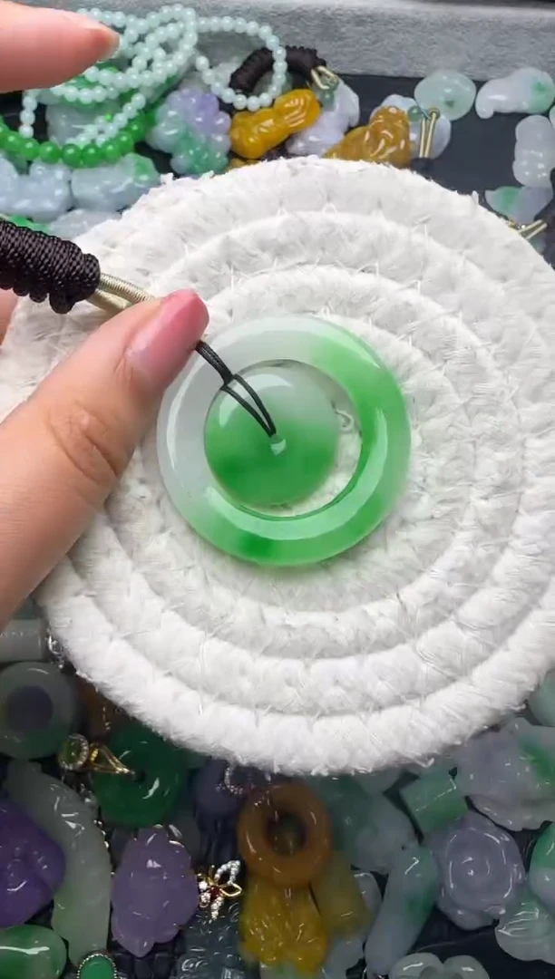 颈饰未镶嵌翡翠缅甸翡翠吊坠